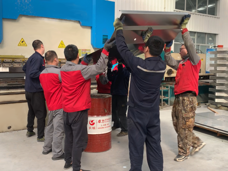 車間協(xié)作：一翻一折見(jiàn)齊心